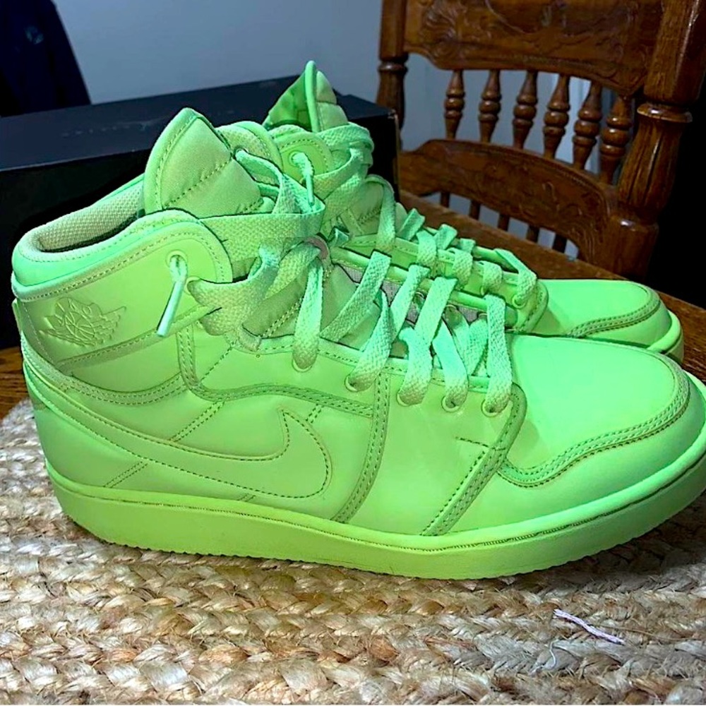 Billie Eilish x Air Jordan 1